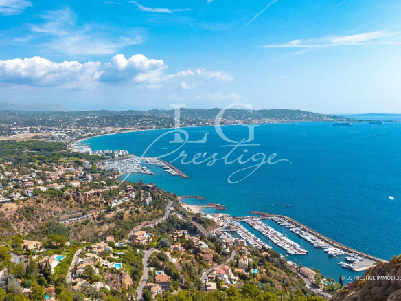Panoramic view of the sea and the coast of Théoule-sur-Mer, with yachts in the port.