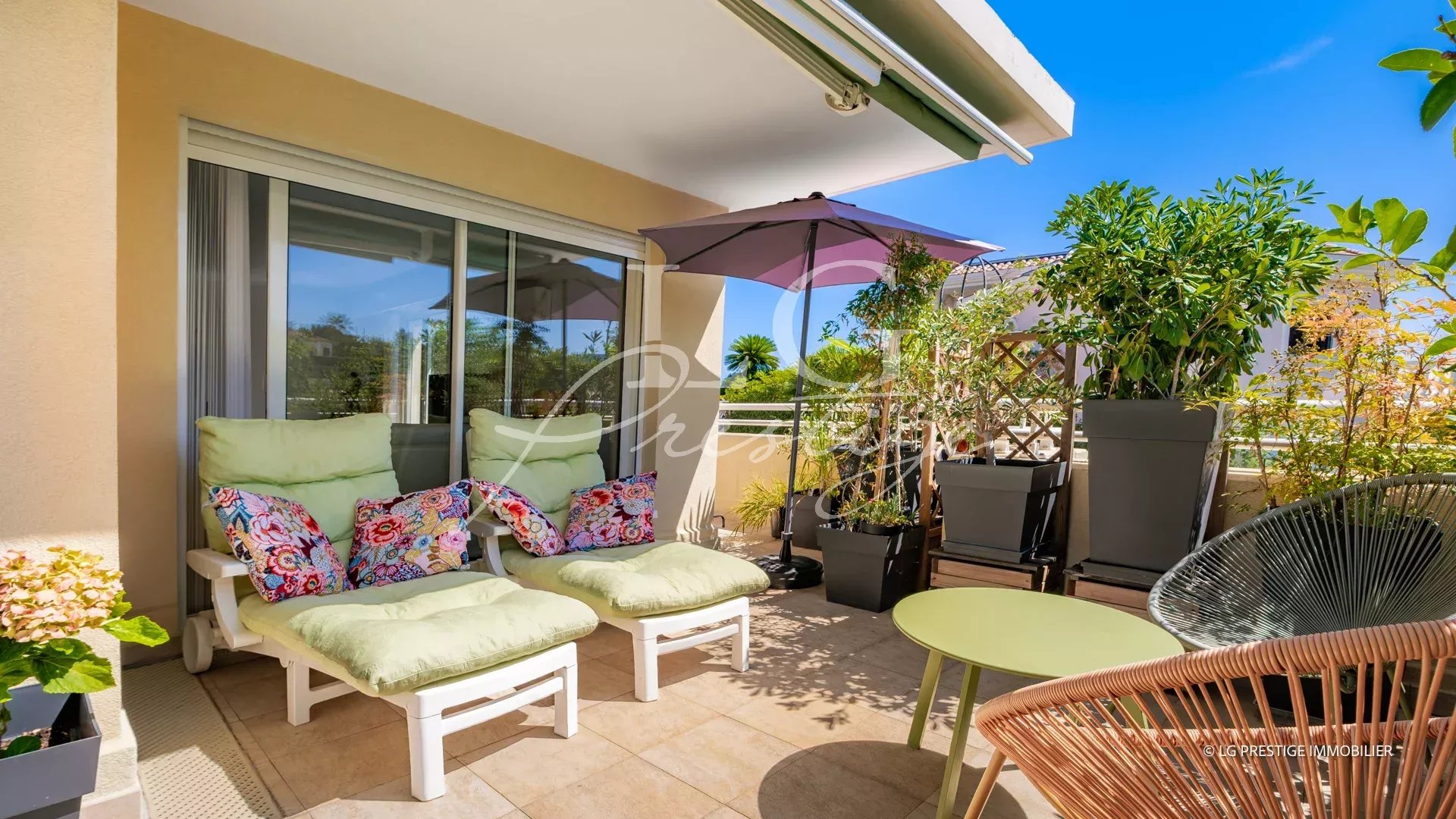 Apartment terrace in Mandelieu-la-Napoule Apartment terrace with sun loungers and parasol in Mandelieu-la-Napoule.