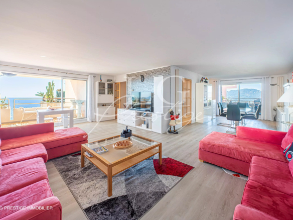 Spacious living room of an apartment with sea view in Mandelieu-la-Napoule, modern and bright furniture.
