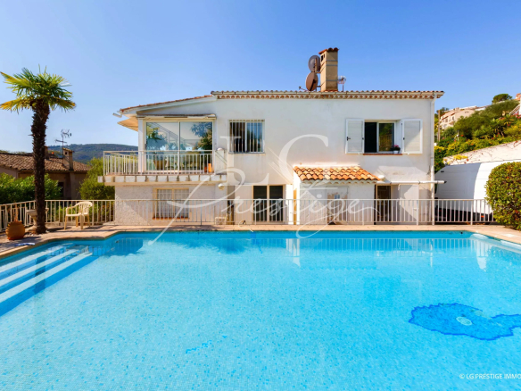 Luxury real estate photo | Charming Properties