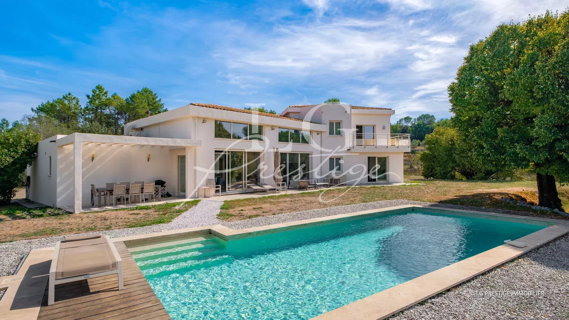 Contemporary villa in Montauroux Contemporary villa of 223 m² with swimming pool in Montauroux, unobstructed view of nature.