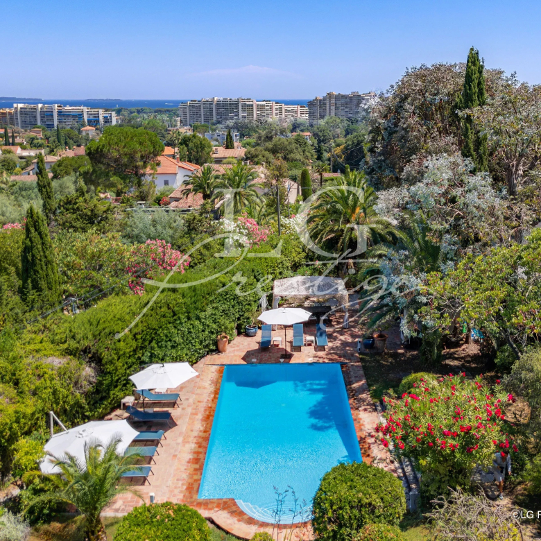 Luxury real estate photo | Charming Properties