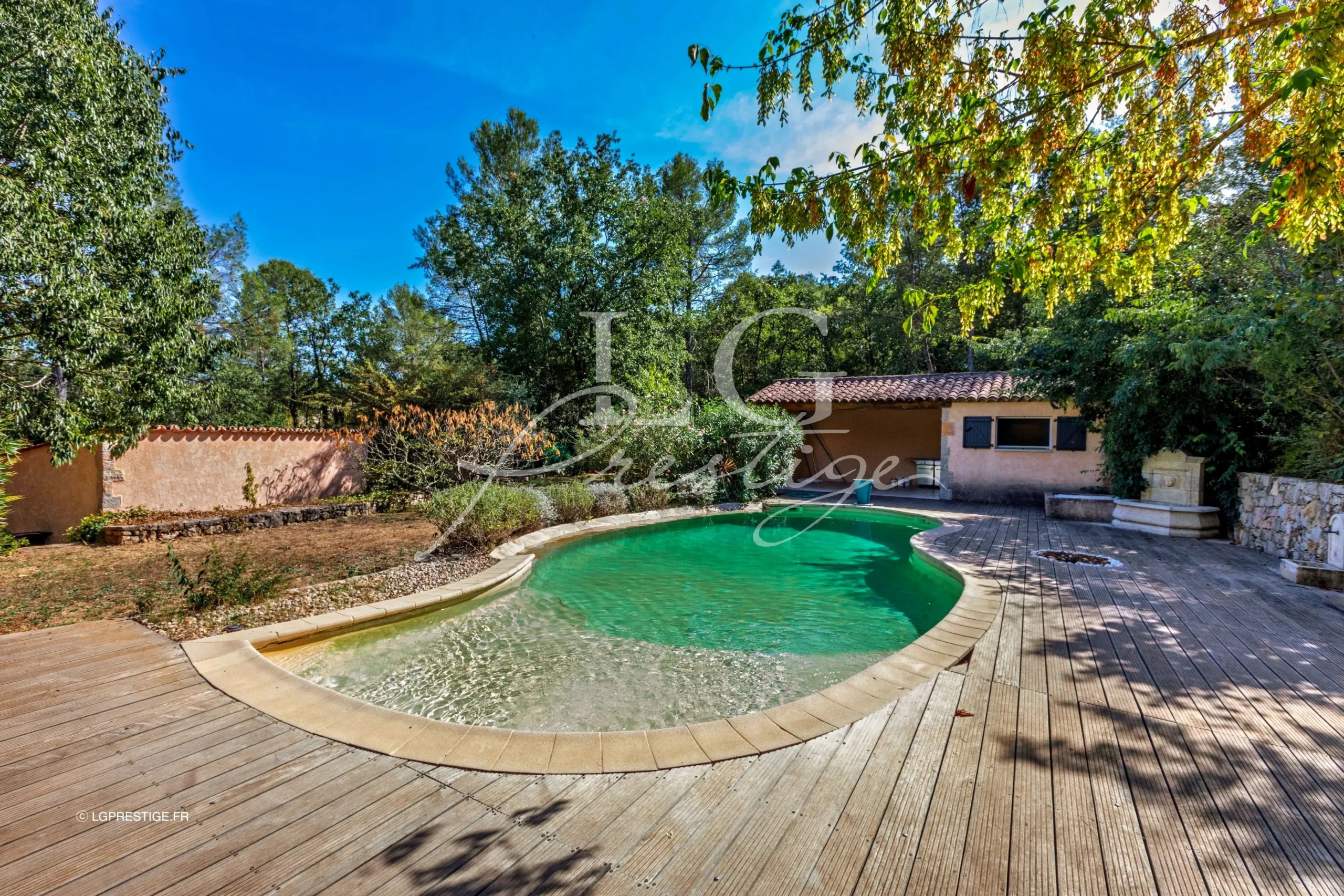 Bastide provençale avec piscine et jardin paysager à Fayence