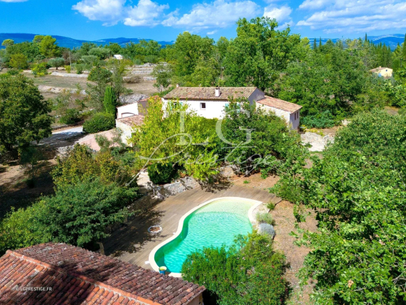 Bastide provençale avec piscine et jardin paysager à Fayence