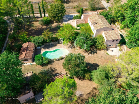 Bastide provençale avec piscine et jardin paysager à Fayence