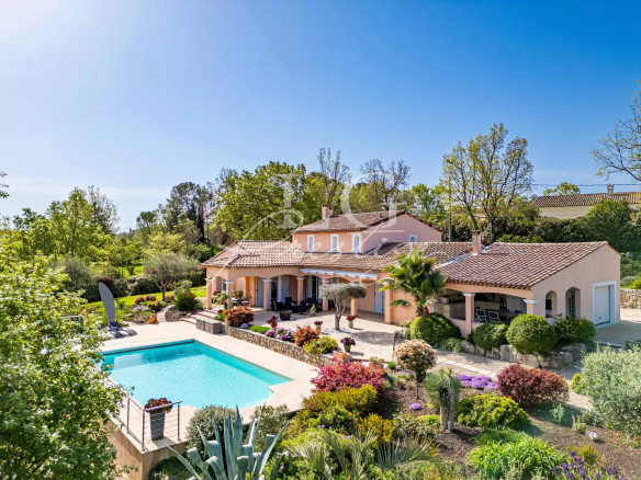 Villa 5 pièces avec piscine et jardin paysagé à Fayence