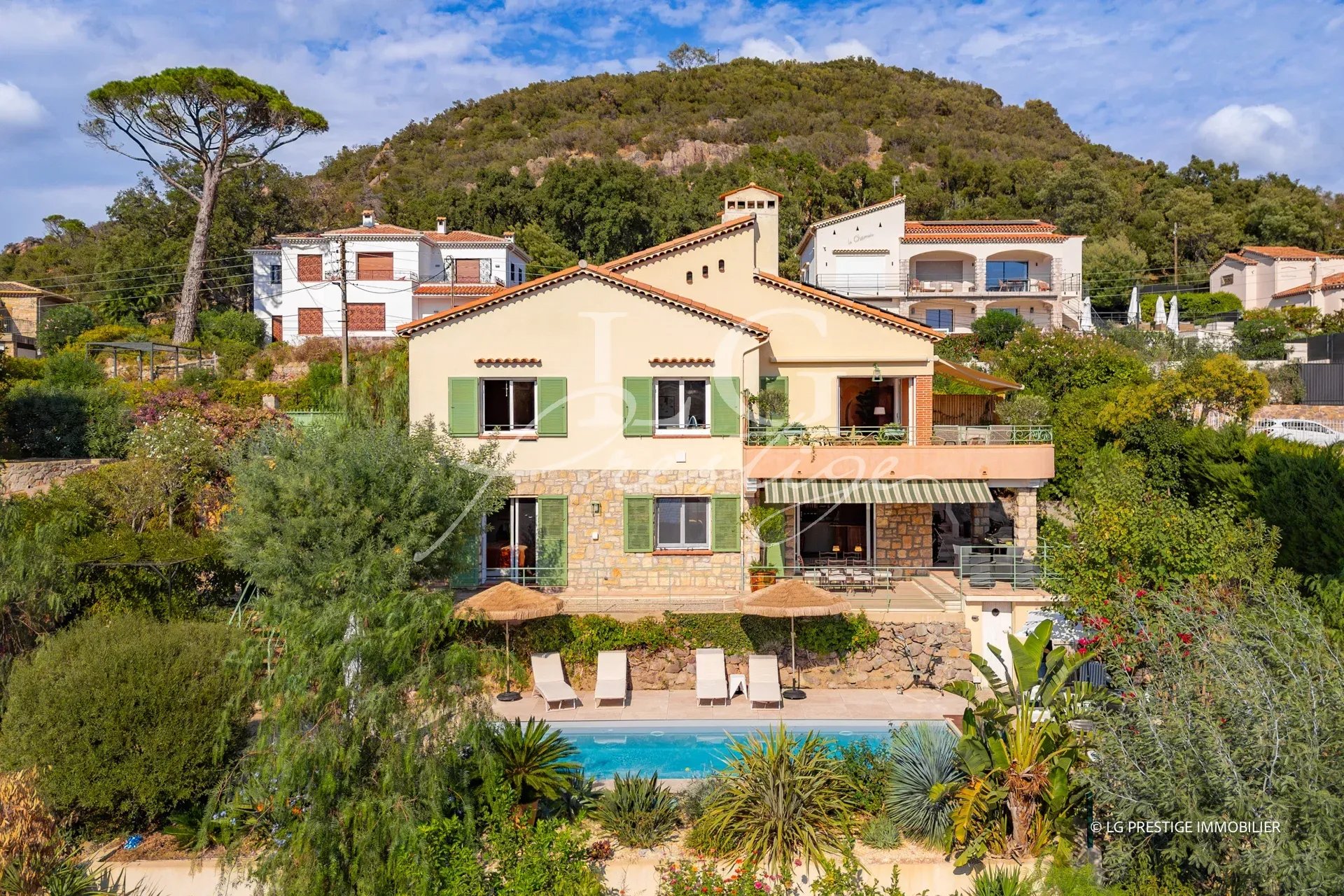 Charming villa in Mandelieu-la-Napoule Charming villa with swimming pool in Mandelieu-la-Napoule, surrounded by greenery and close to the beaches.