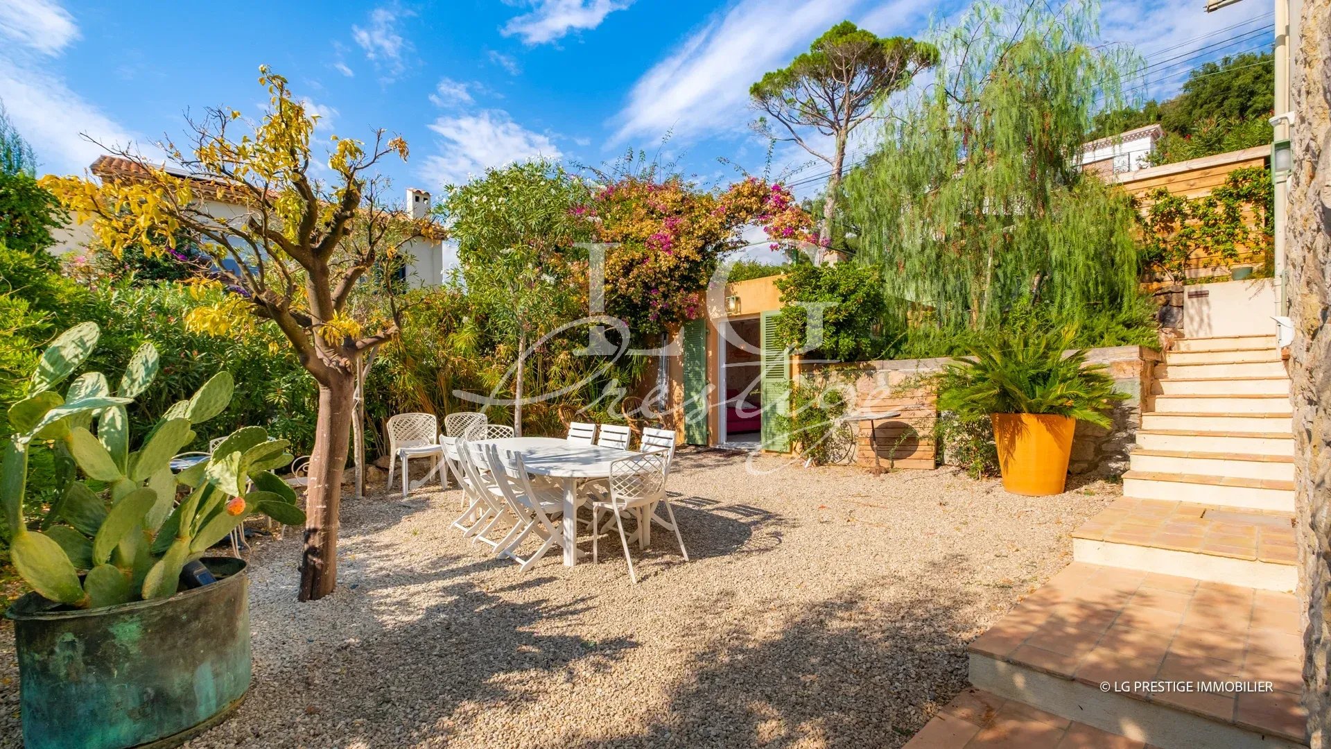 Villa garden in Mandelieu-la-Napoule Garden of a villa in Mandelieu-la-Napoule with outdoor table and chairs.