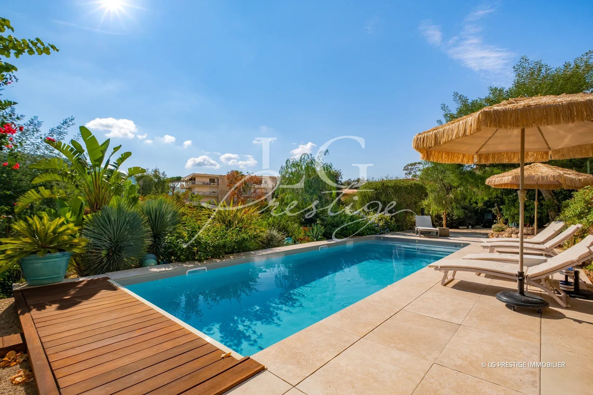 Villa with swimming pool in Mandelieu-la-Napoule Swimming pool surrounded by greenery in a villa in Mandelieu-la-Napoule