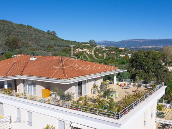 Appartement Toit-Terrasse 4 Pièces avec Vue Dégagée, Mandelieu-La-Napoule