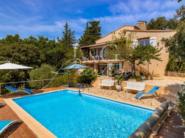 À Vendre Maison Bagnols-En-Forêt avec Piscine, 5 Pièces, 137.28m²