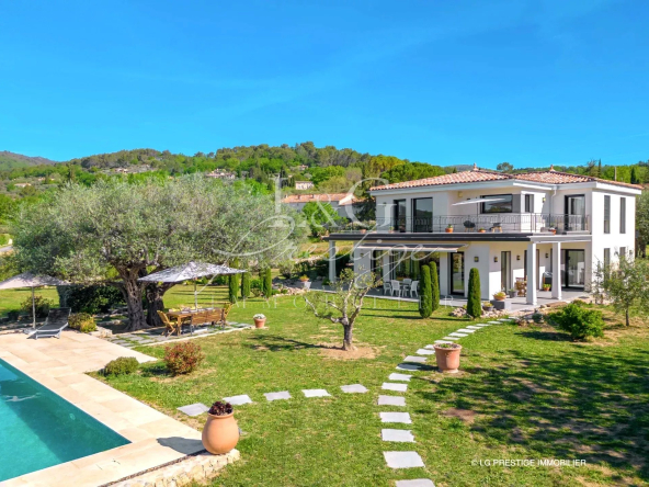 À Vendre Villa Fayence avec Piscine, 5 Pièces, 221m²