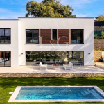 À Vendre Villa Pégomas avec Piscine, 5 Pièces, 154.8m²
