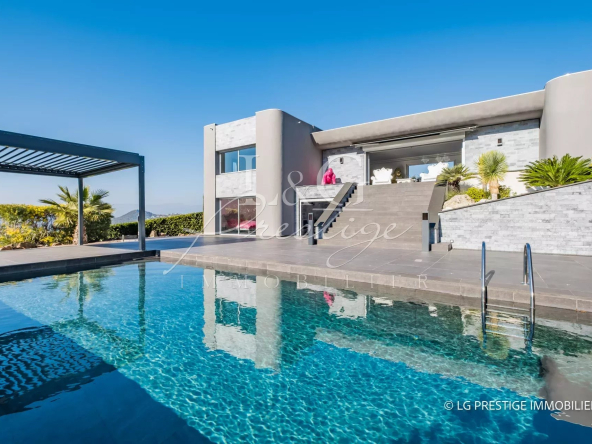 For sale Villa Fréjus with swimming pool, 8 rooms, 350m²