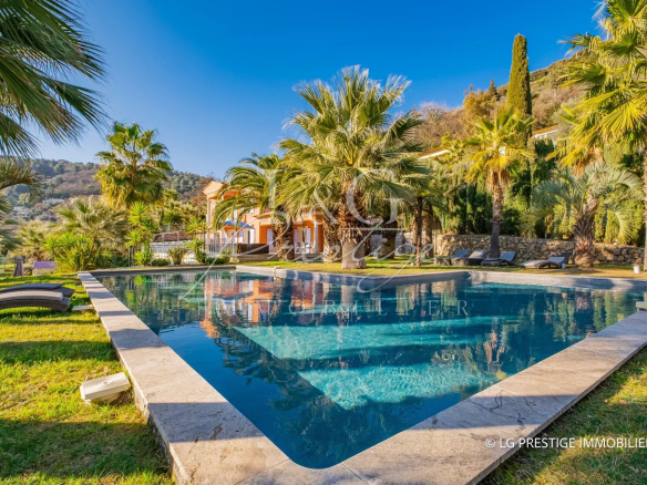 For sale Villa Grasse with swimming pool, 9 rooms, 420m²