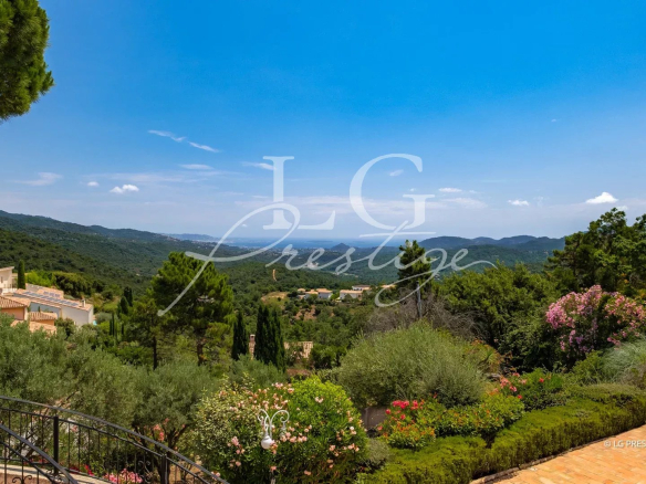 À Vendre Villa Les Adrets-De-L’Estérel avec Piscine, 9P, 332m²
