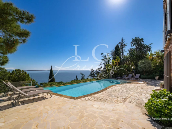 Élégante villa avec vue sur la mer à Théoule-sur-Mer