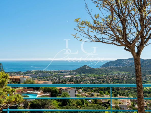 4 -room apartment 120m2 panoramic sea view