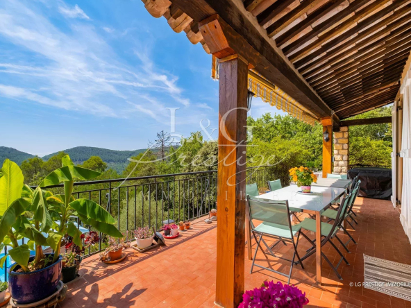 À Vendre Maison Bagnols-En-Forêt avec Piscine, 5 Pièces, 137.28m²