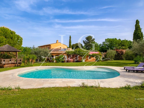 Charming property with swimming pool and double garage