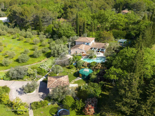 Propriété de charme de 187 m2 avec piscine, dépendances et terrain paysagé de 3 002 m2