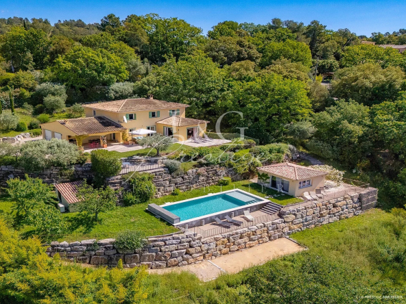 À Vendre Villa Montauroux avec Piscine, 7 Pièces, 210m²