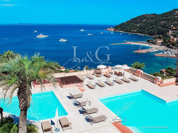 À Vendre Appartement Théoule-Sur-Mer avec Piscine, 4 Pièces, 109.8m²