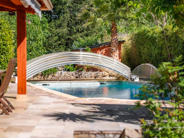 Provencal villa with airbnb or family potential on fayence