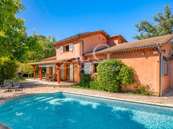 Provencal villa with airbnb or family potential on fayence