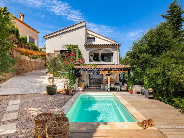 À Vendre : Villa à Saint-Aygulf avec Piscine, 6 Pièces, 167 m²