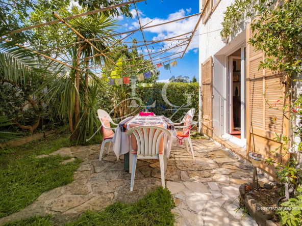 For sale in Mandelieu-la-Napoule: 3-room house with garden.