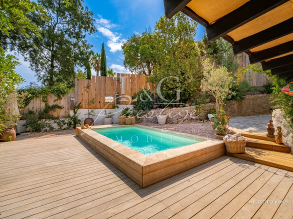À Vendre Villa Fréjus avec Piscine, 6 Pièces, 167m²
