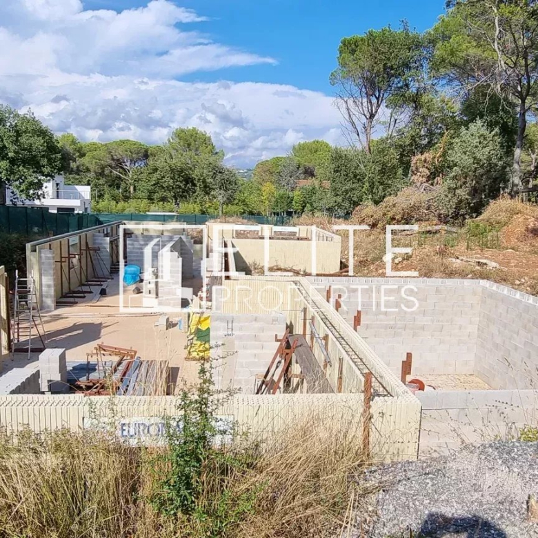 FOR SALE – 5-room single-story house with swimming pool – quiet and sought-after area