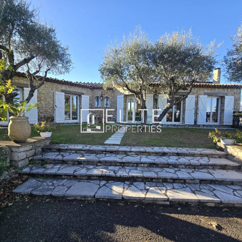 Superb 4-room corner apartment in a luxury residence