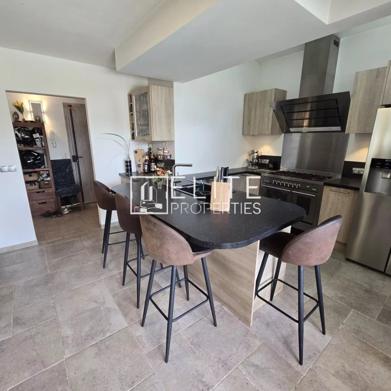 VILLA DE 205m² + PISCINE LES ADRETS