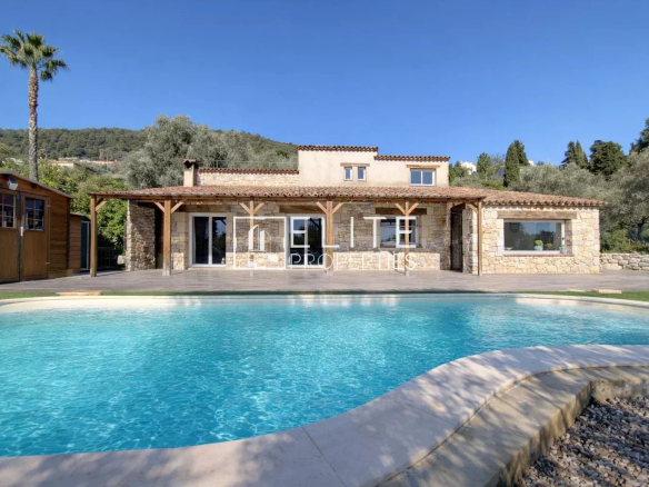 LE TIGNET villa 208 m² + piscine vue dégagée sur le lac de Saint Cassien, mer et collines environnantes