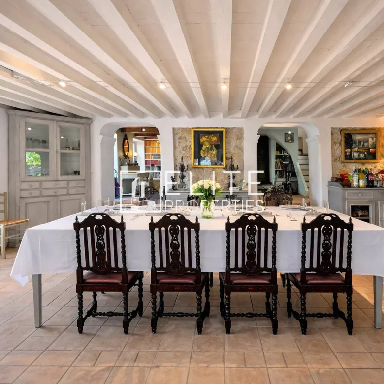 Charmante  villa 6 chambres vue dégagée, piscine et jardin