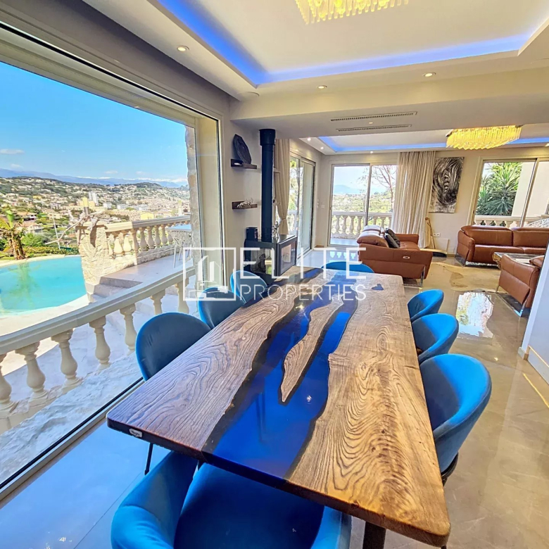 Family home in a commanding position – Mandelieu-la-Napoule