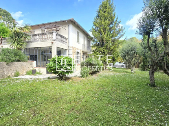 MAISON DE 242 m² AVEC DÉPENDANCES + PISCINE – MOUGINS