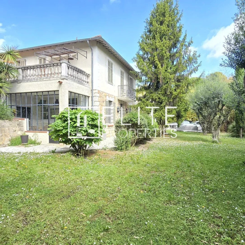 COUP DE COEUR : Villa de maçon + piscine