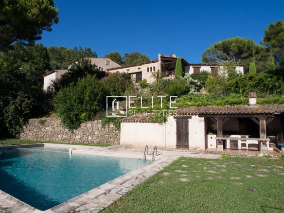 VILLA 262 m² + POOL – MOUANS-SARTOUX
