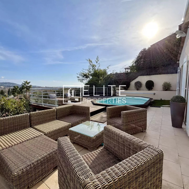 Cap d’Antibes – Élégante villa au calme absolu, à quelques pas des plages de la Garoupe