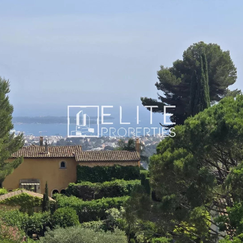 LE CANNET RESIDENTIAL – 5-ROOM VILLA WITH POOL
