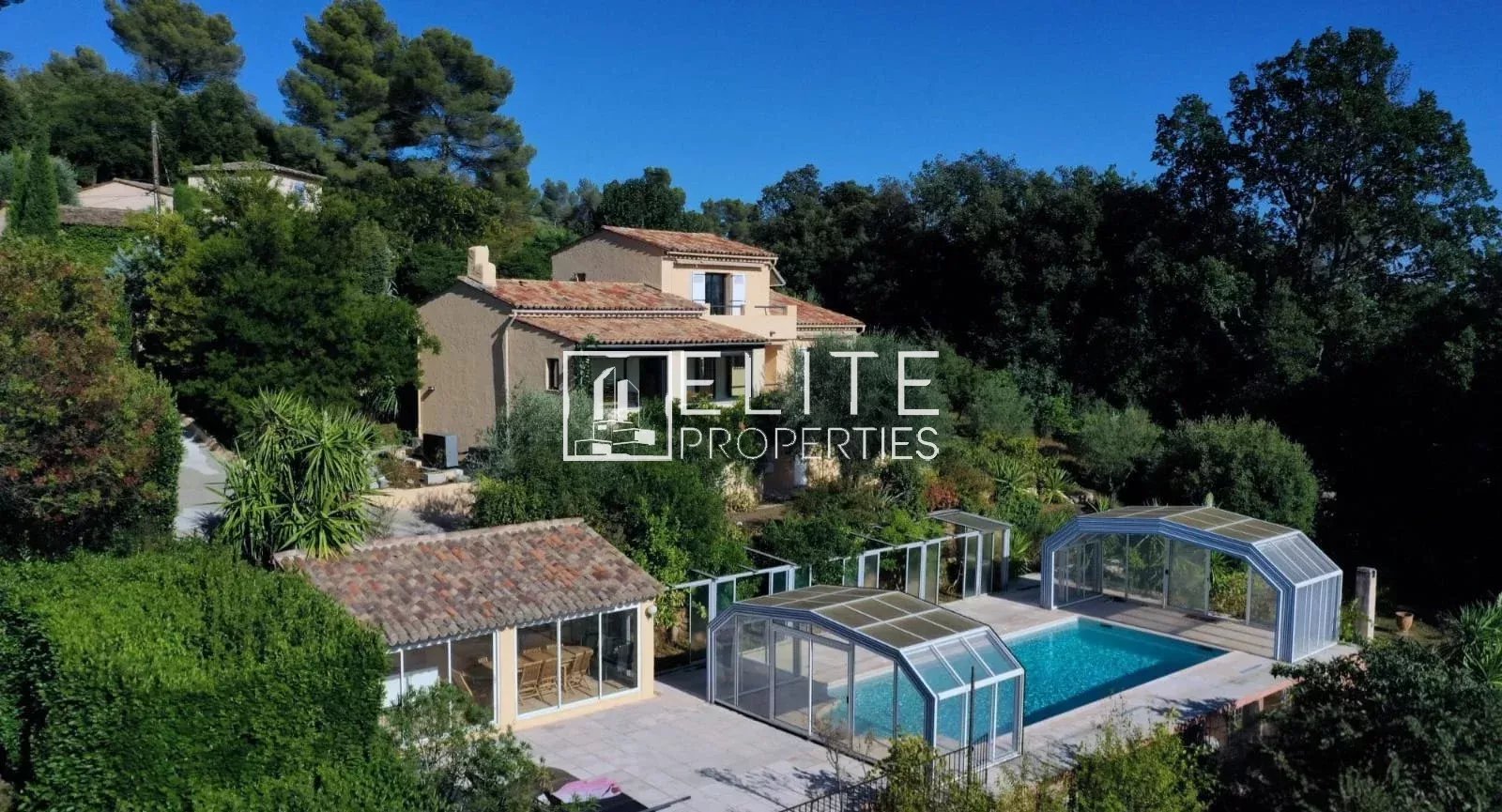 Detached house with swimming pool and garden in Cabris, panoramic view of the village and the Estérel.