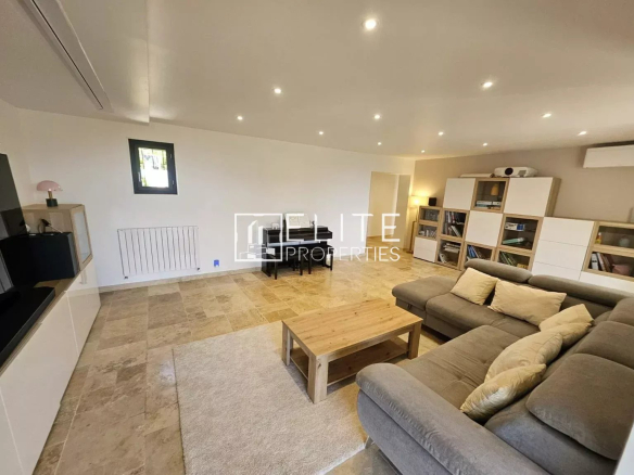 Interior of a spacious house with a bright living room and a comfortable sofa.