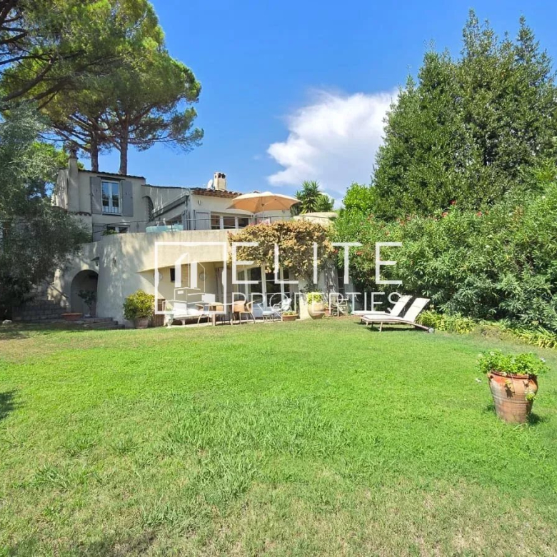 Luxury real estate photo | Charming Properties