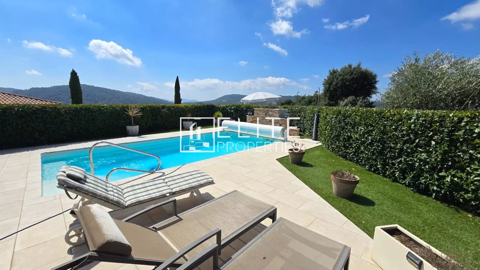 Maison avec piscine à Tanneron Piscine et espace extérieur d'une maison individuelle à Tanneron, avec vue panoramique.