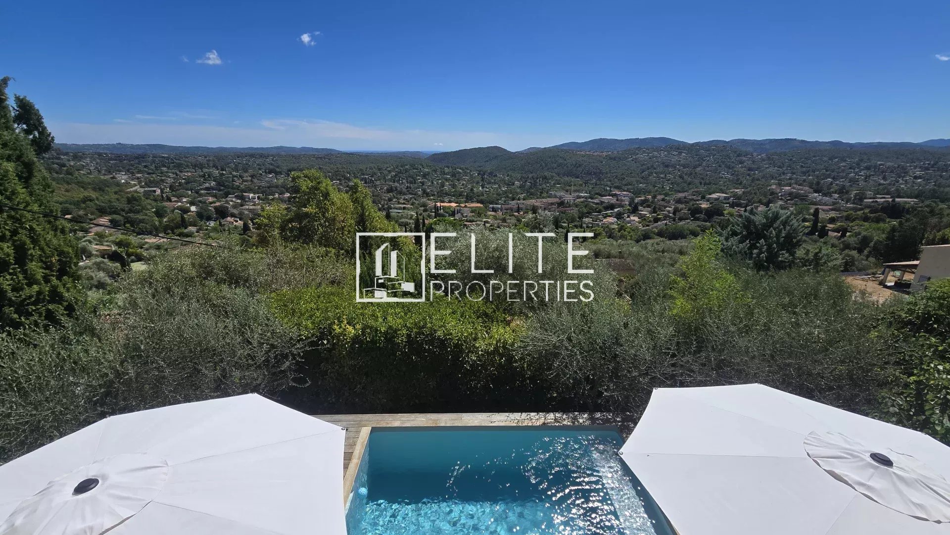 Maison avec vue panoramique à Cabris Vue panoramique depuis une maison avec piscine à Cabris, entourée de verdure.