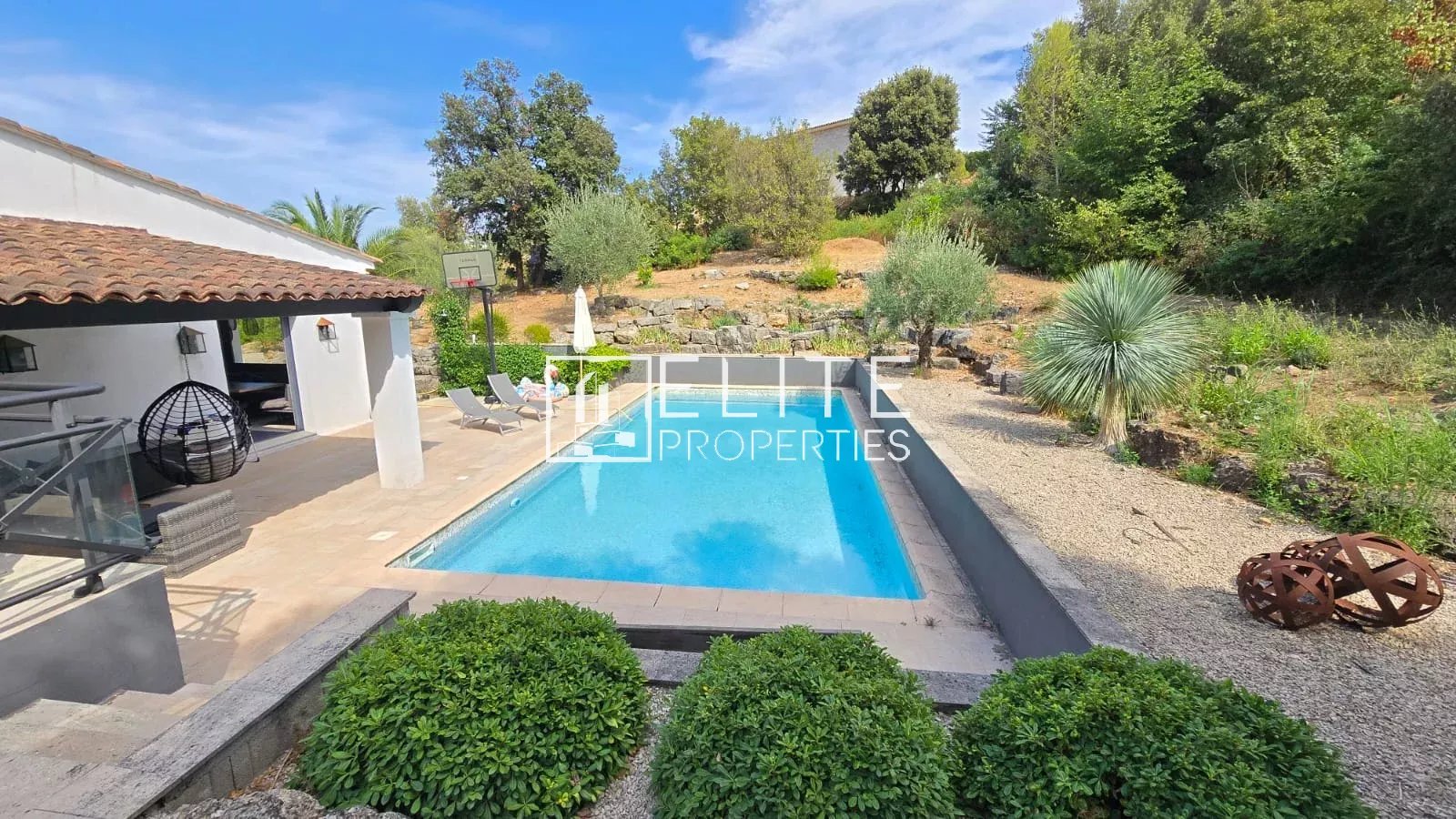 Maison avec piscine au sel, terrain de 1500 m², Peymeinade.