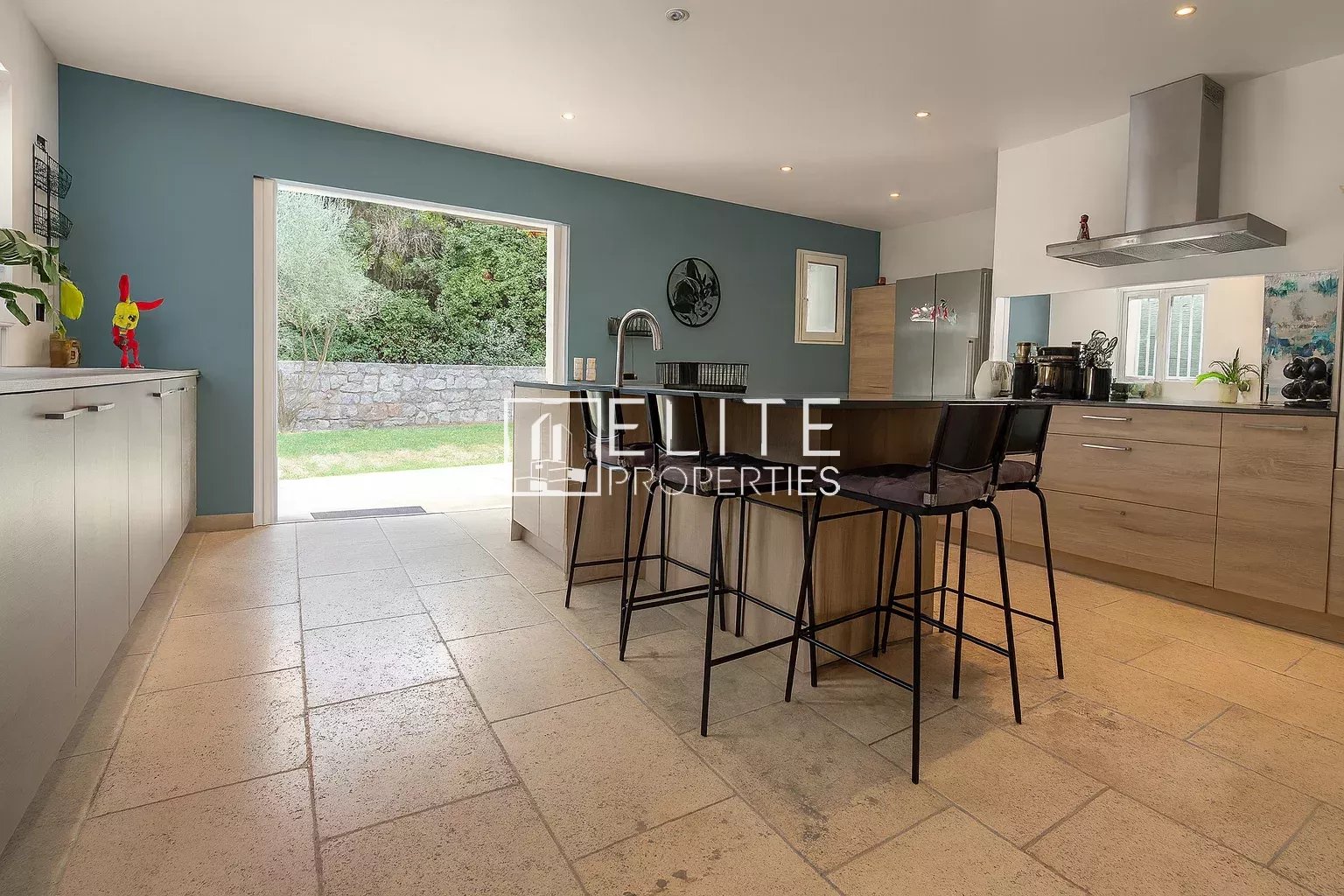Modern kitchen in a villa with a bar, open to the outside in Grasse.